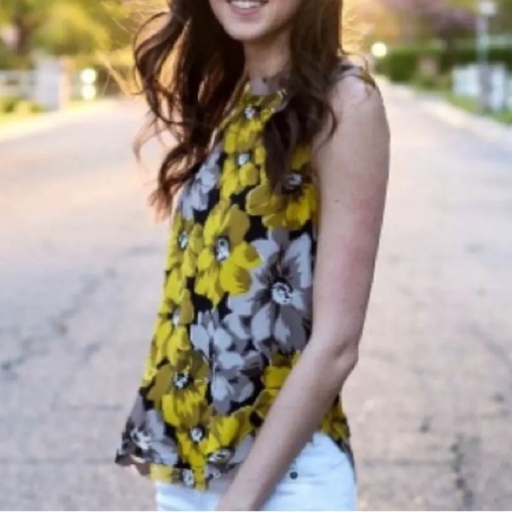 Who What Wear Yellow Floral Sleeveless Blouse • Medium